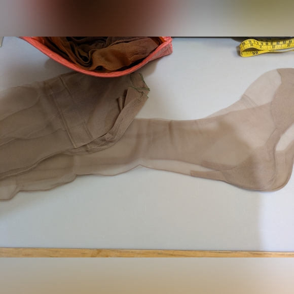 VTG Hosiery Bag w/7 Pairs Of Stockings - Picture 3 of 8